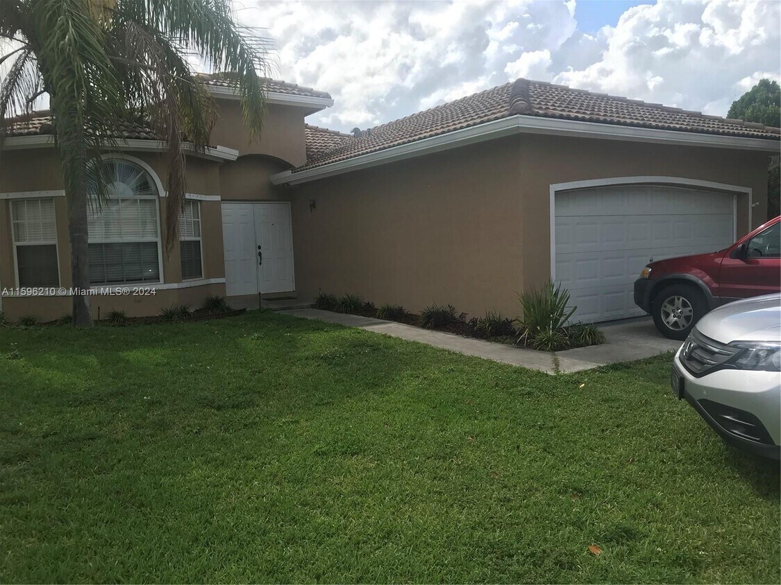 Primary Photo - 690 SE 29th Dr