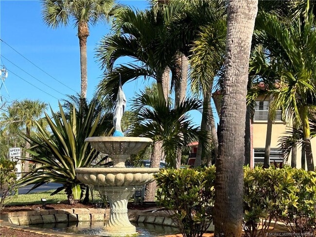 Foto del edificio - 1903 SW Palm City Rd