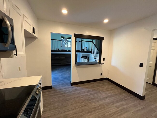 Building Photo - Updated Kitchen, carpet and freshly 3 bedroom / 2 bath home is right off Hwy 169 and Anderson Lak...