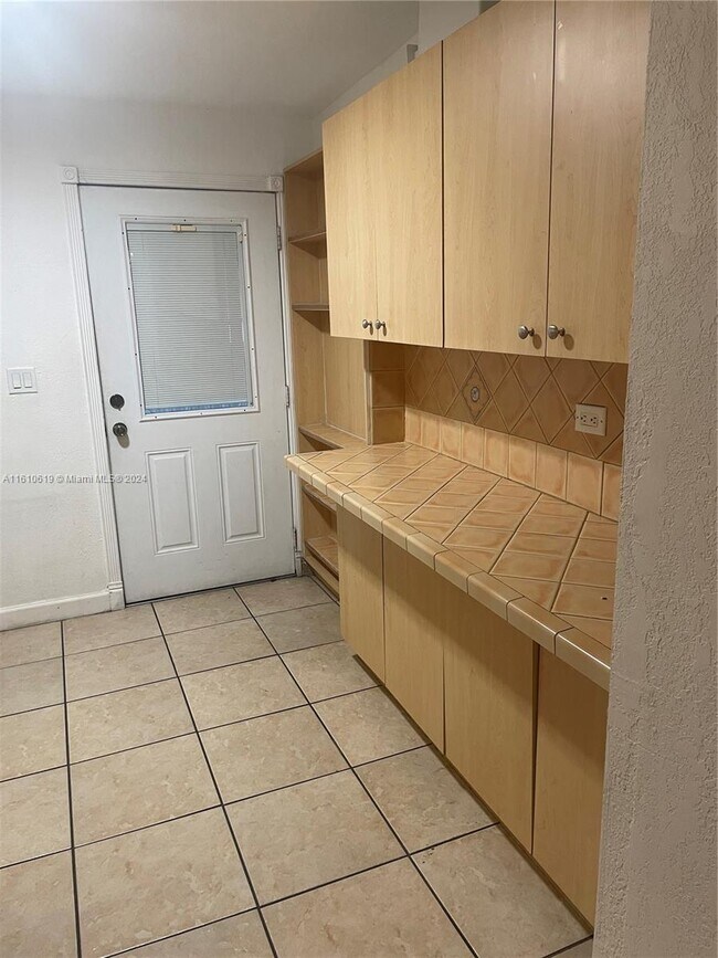 Foto del edificio - 6200 SW 6th St