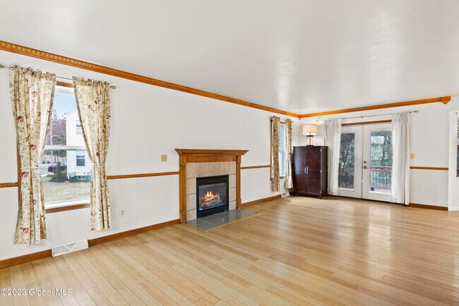 Building Photo - 4 David Ln