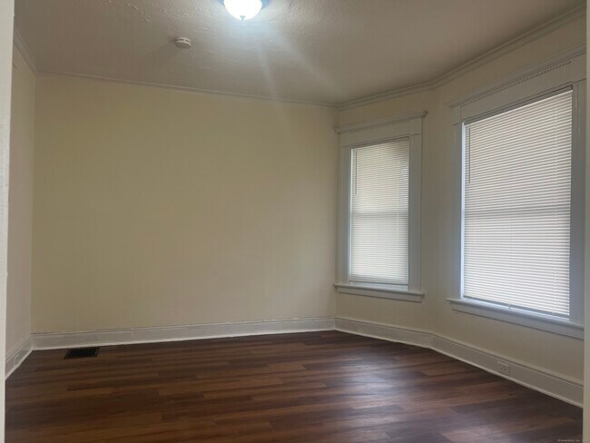 Building Photo - 32 Hazelwood Ave