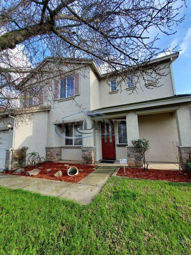 Foto del edificio - 4 bedroom, 2 ½ bath SOLAR home