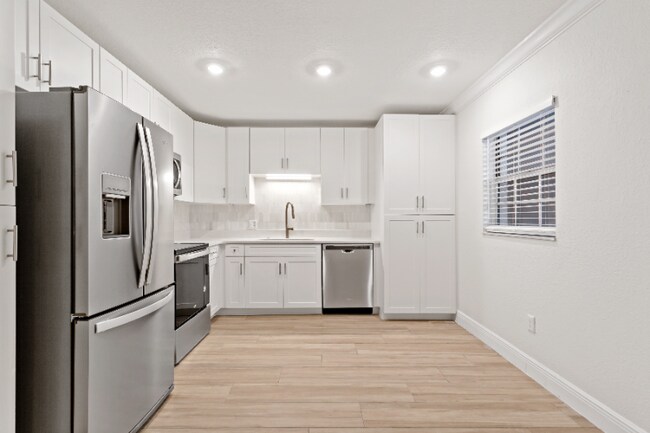 Foto del edificio - 3215 W Swann Ave