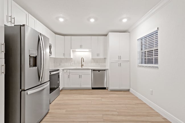 Photo - 3215 W Swann Ave Apartment