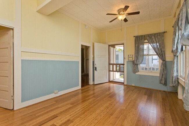 Building Photo - Cozy 2 BD Lower Kalihi NO PARKING