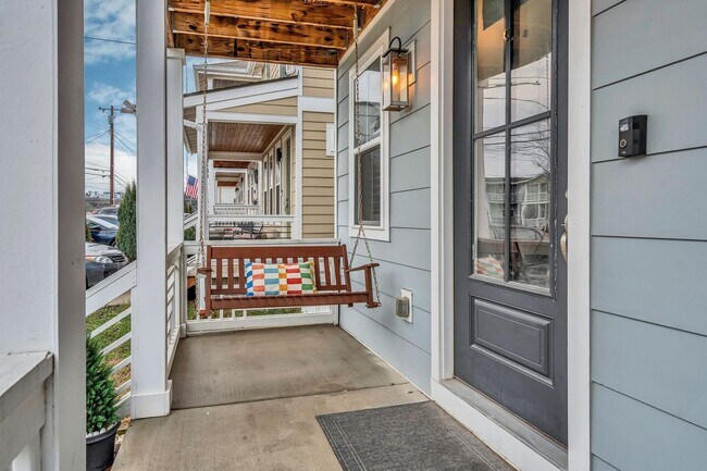 Building Photo - Discover modern rental living in one of Ch...