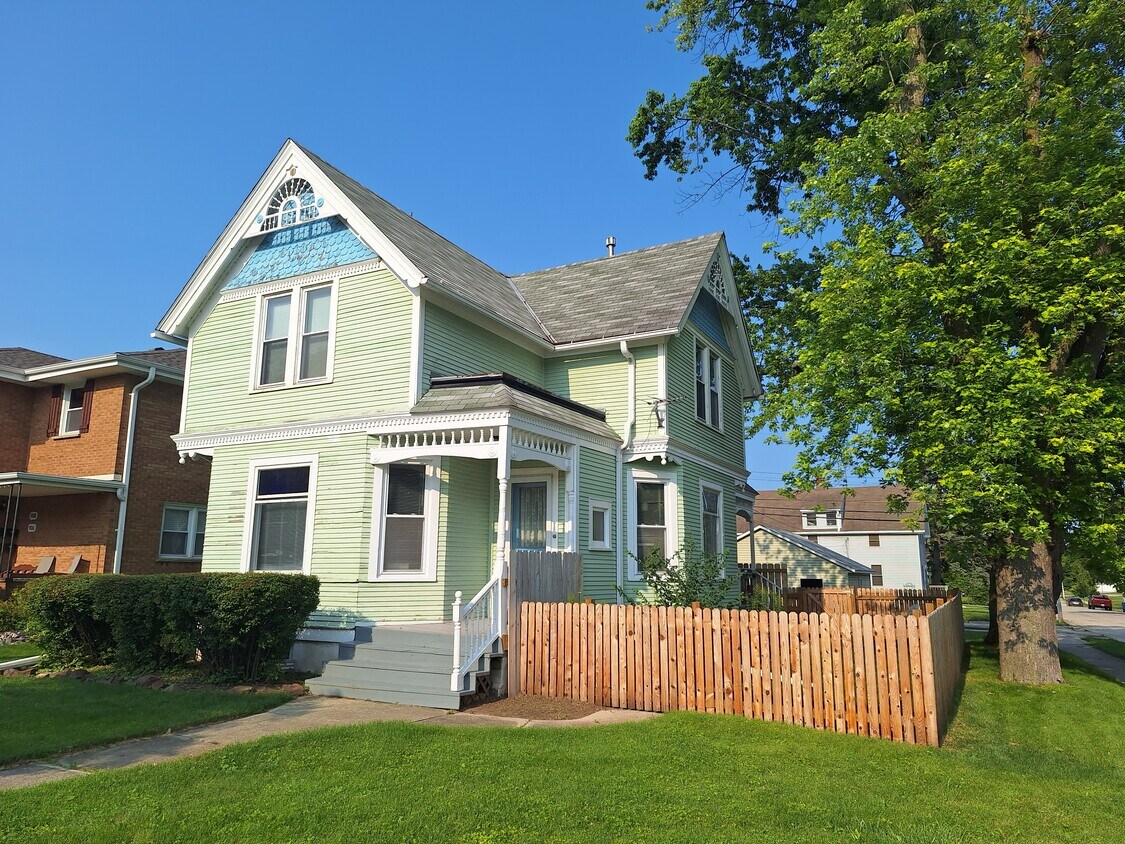 Front of house - 904 N Wisconsin St