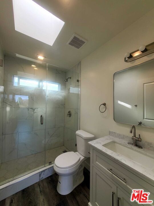 Building Photo - 2134 1/2 Cove Ave