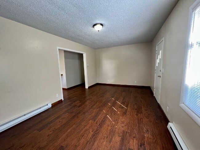 Building Photo - Dog Friendly Home in Country Setting - Wat...