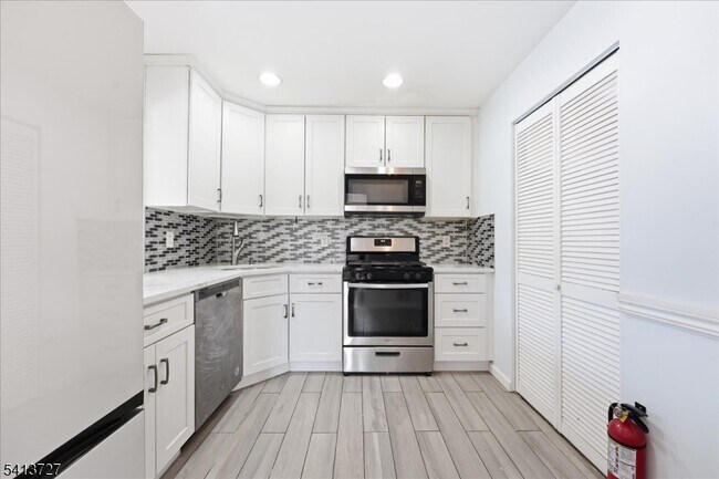 Foto del edificio - 47 Rutgers Dr