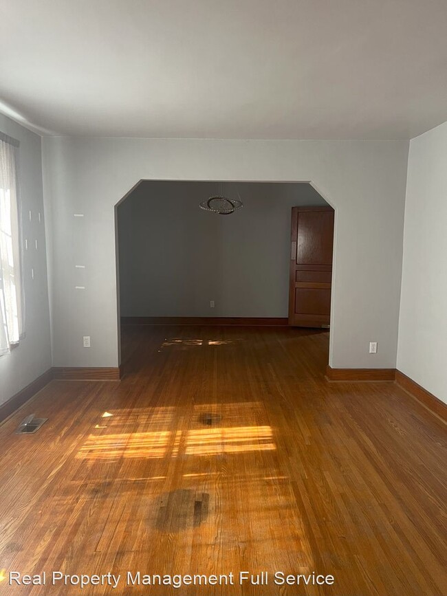 Building Photo - 3 br, 1 bath House - 1111 Riverwood Drive