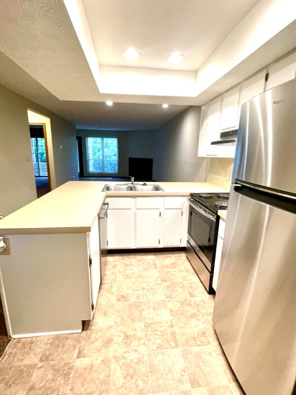 Building Photo - 6596 Reflections Dr