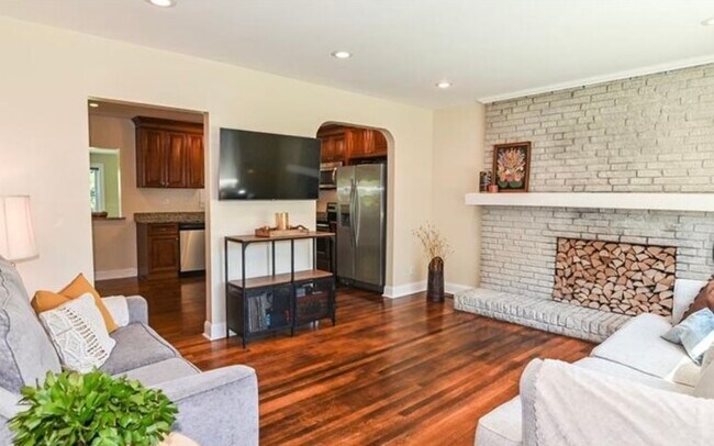 Living room working fireplace - 1355 W Norcova Dr