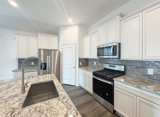 Building Photo - 519 Newcomb Holw Dr