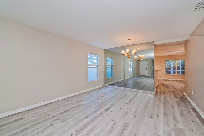 Foto del edificio - 406 Chimney Rock Dr