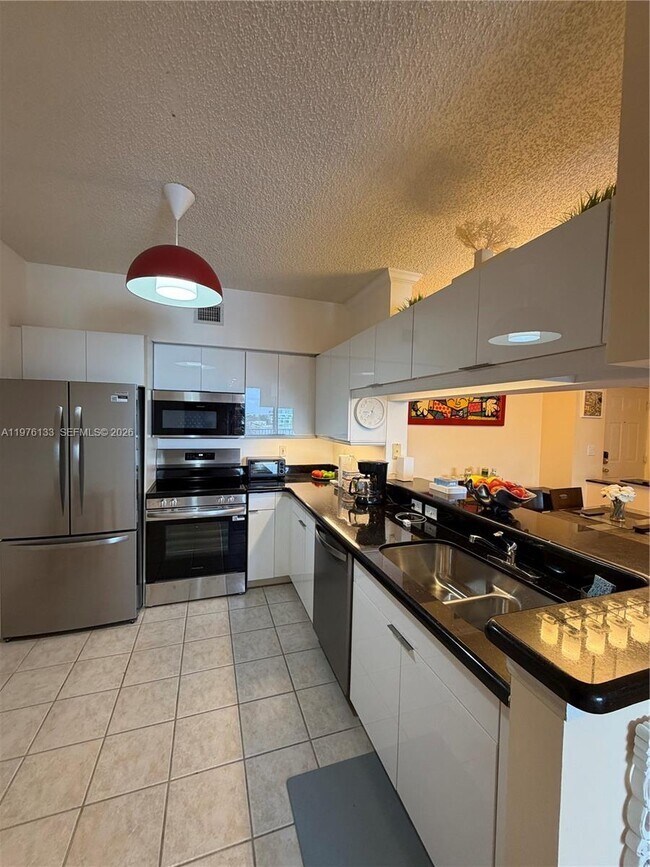 Foto del edificio - 17100 N Bay Rd