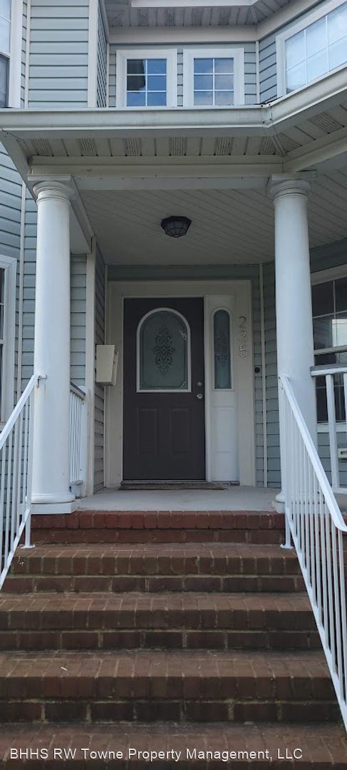 Foto del edificio - 4 br, 3 bath House - 235 W. 35th Street