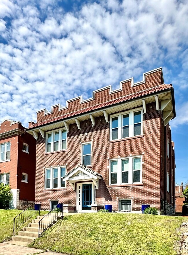 Building Photo - 4917 Murdoch Ave