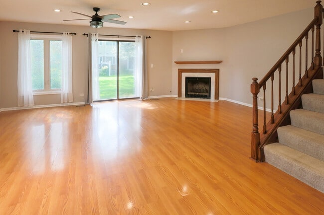 Building Photo - 329 Redwing Dr