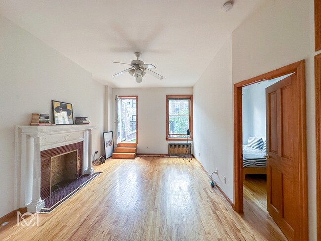 Building Photo - 324 W 76th St
