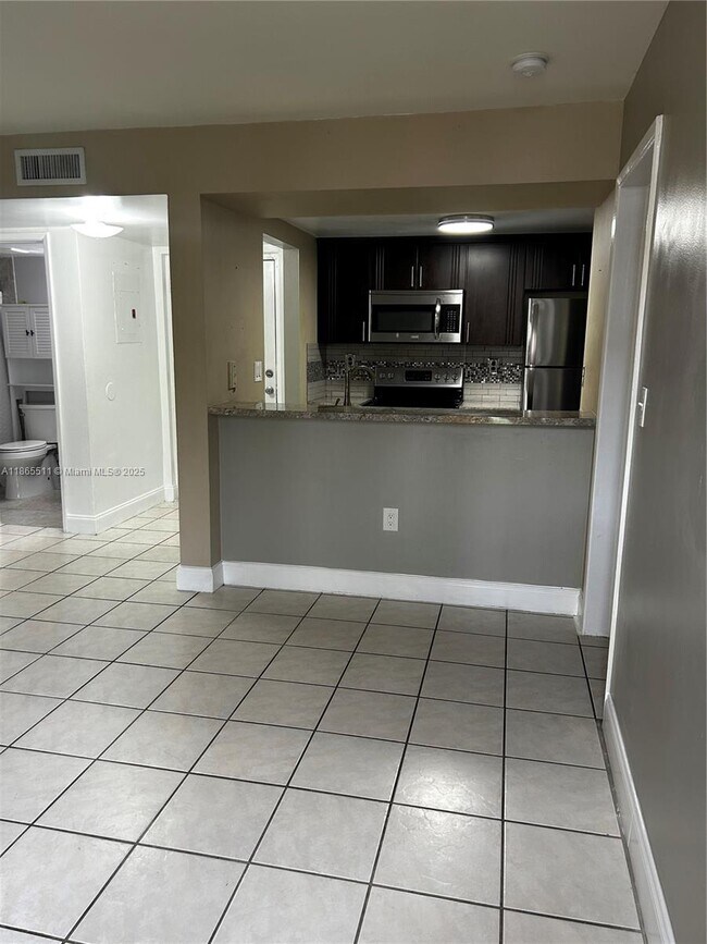 Foto del edificio - 7035 NW 186th St