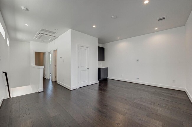 Foto del edificio - 5837 Dolores St