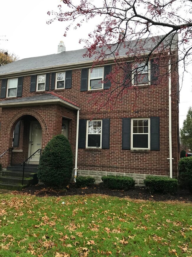 Exterior - 1224 W 8th St