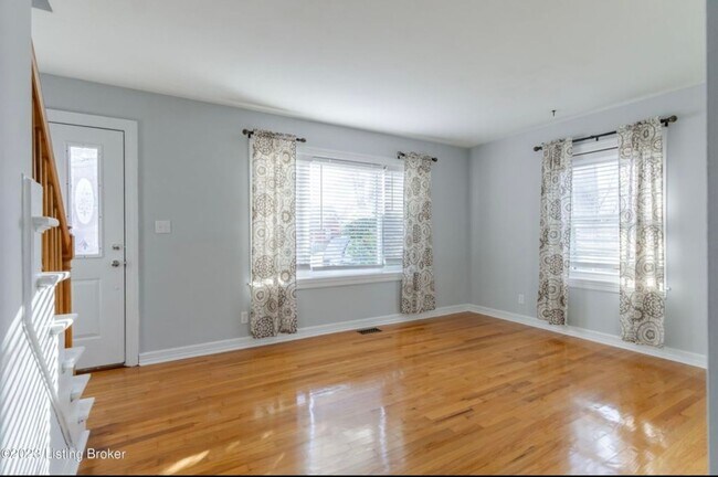 Foto del edificio - Charming 4-bedroom, 1-bathroom home locate...