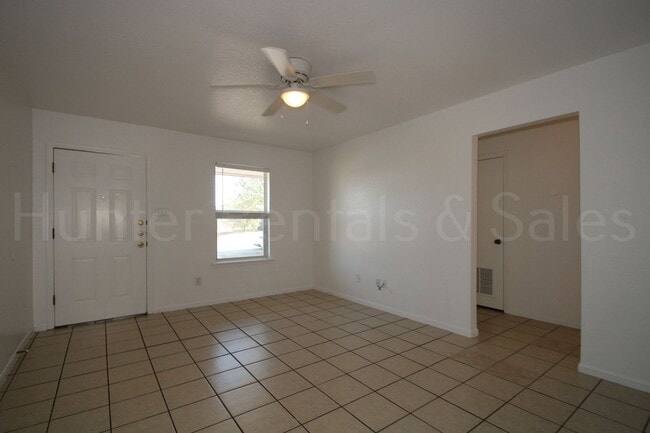 Building Photo - 404 Justin Ln