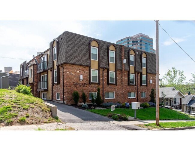 Building Photo - Freshly Remodeled 2BR w/ Beautiful Kitchen...