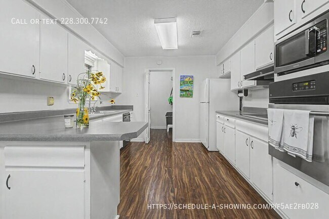 Foto del edificio - 883 Rustwood Dr