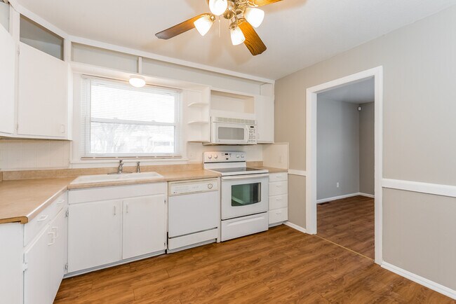 Foto del edificio - Spacious 3 bdrm home!