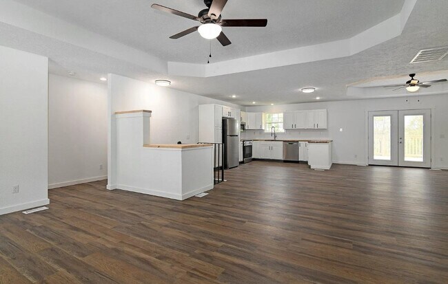 Building Photo - LEASING