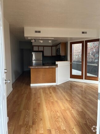 Building Photo - 2334 E Carson St