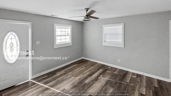 Building Photo - 3 Bed, 2 Bath Home with Off-Street Parking / Pet-Friendly / Vouchers Accepted / Available Now!