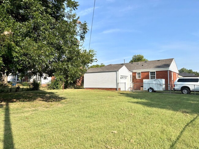 Building Photo - Newly Updated 2-bedroom, 1-bathroom Home