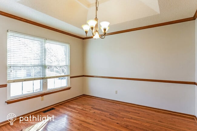 Building Photo - 1224 Ne Country Lane, Lee'S Summit, MO, 64086