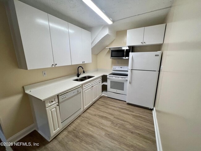 Building Photo - 2705 Riverside Ave