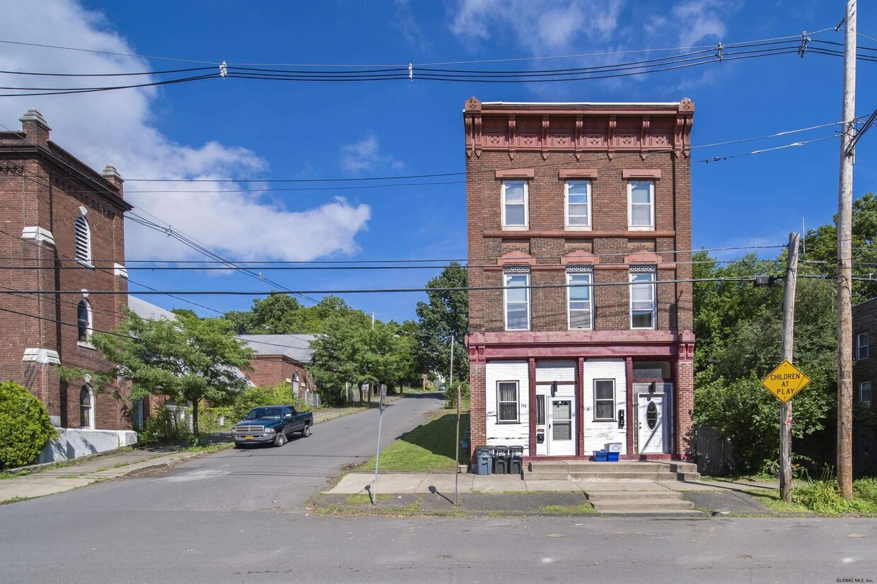 Primary Photo - 136 9th St