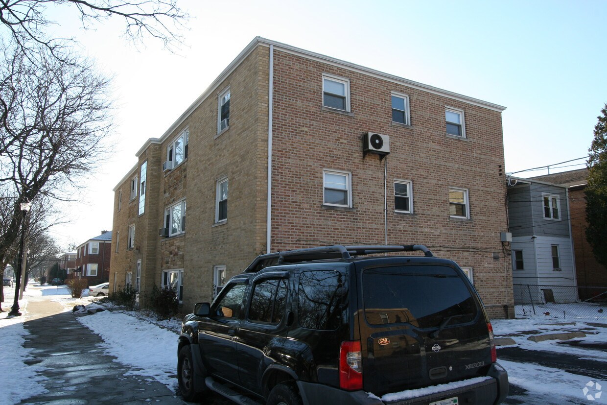 Building Photo - 7904 Lamon Ave