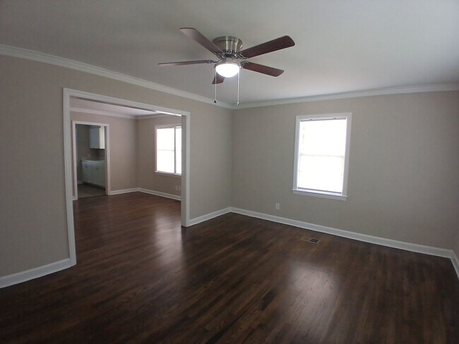 Foto del edificio - Stunning Renovation with Classic Character and Modern Upgrades