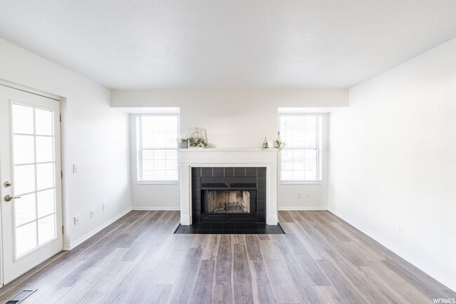 Building Photo - 822 E Gatewood Dr
