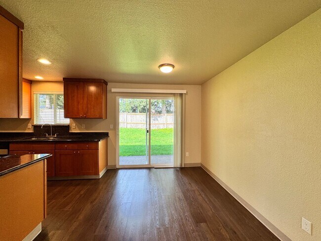 Foto del edificio - 17402-17404 8TH AVE CT E