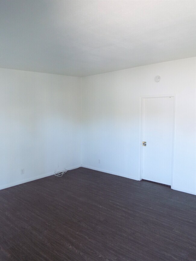 Living Room - 7632 Newlin Ave