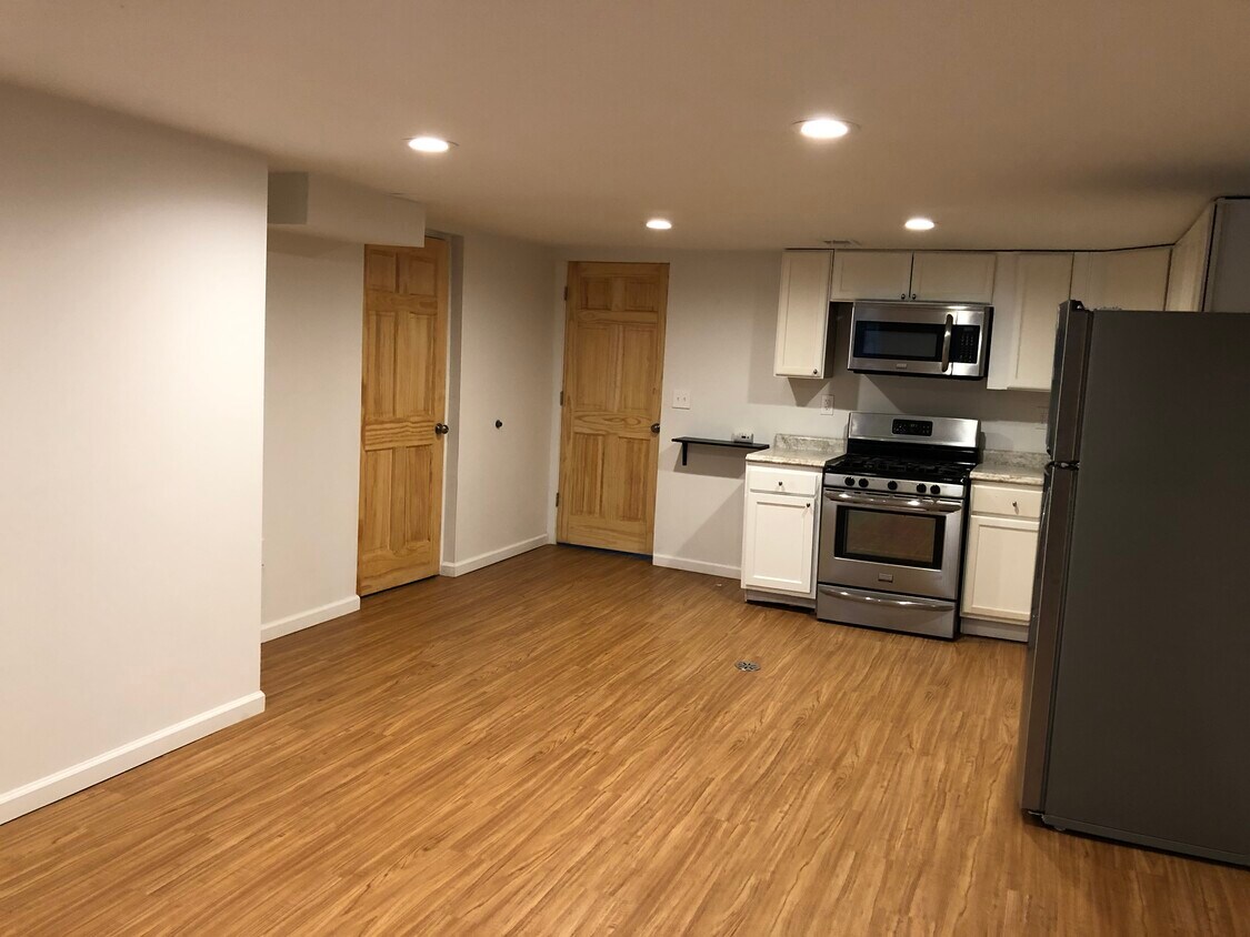 Foto principal - 2475 E Maple Rd