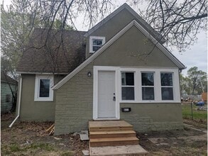 Building Photo - 611 N 24th Ave