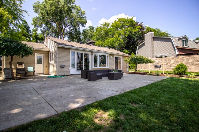 Building Photo - 1759 Rustic Ln
