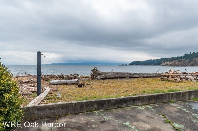 Building Photo - 3 br, 1 bath House - 422 Marine Drive