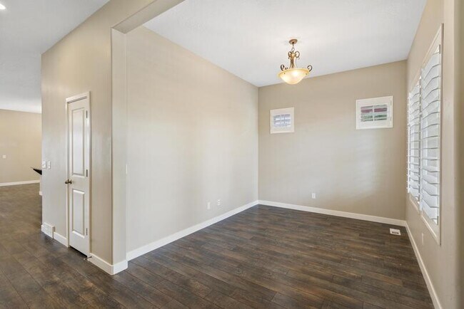 Foto del edificio - 5293 West Burntside Avenue